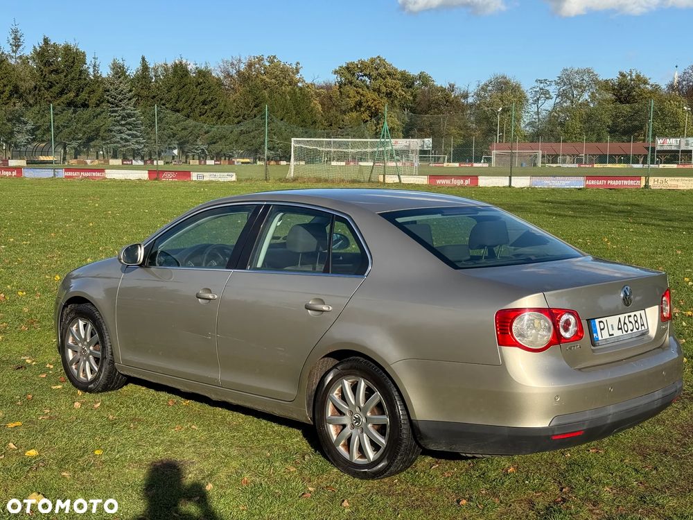 Volkswagen Jetta 2.0 FSI Comfortline - 4
