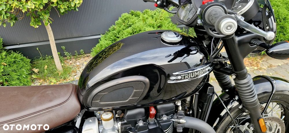 Triumph Bonneville - 30