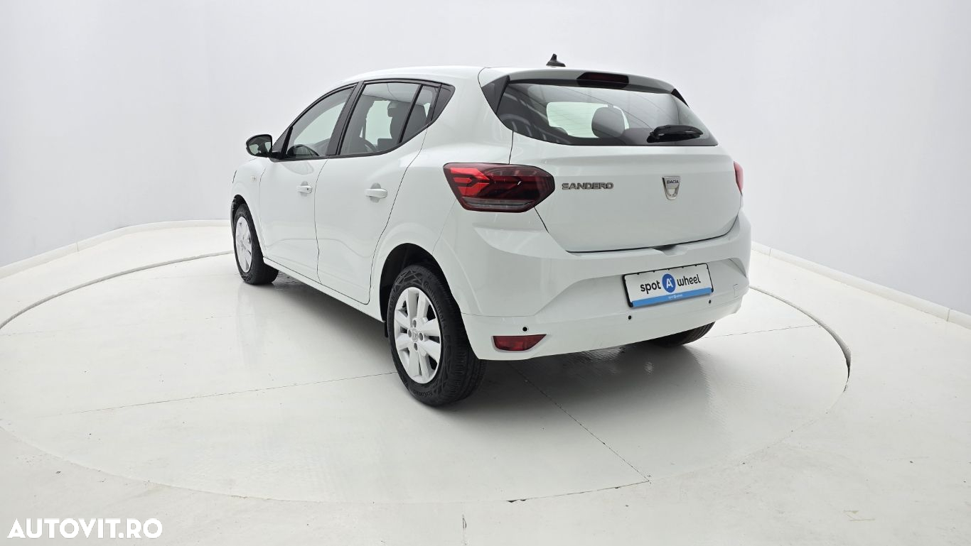 Dacia Sandero - 8