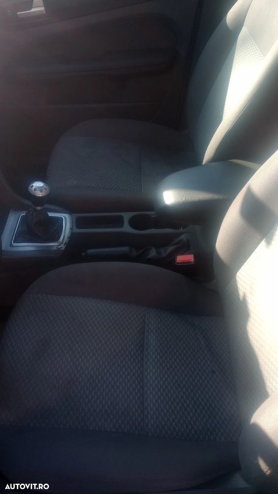 Ford Focus 1.6 TDCi DPF Ambiente - 5