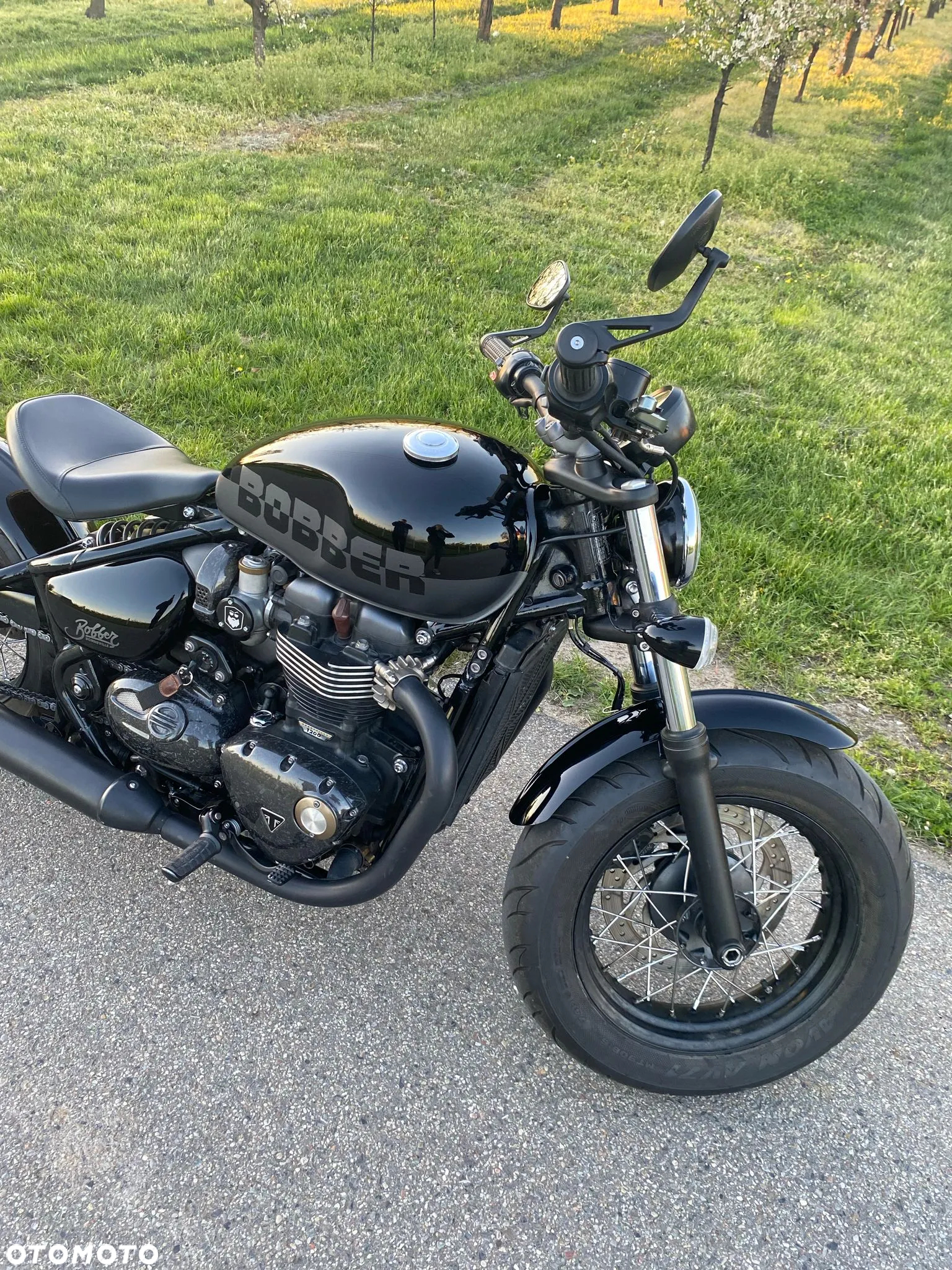 Triumph Bonneville Bobber - 14