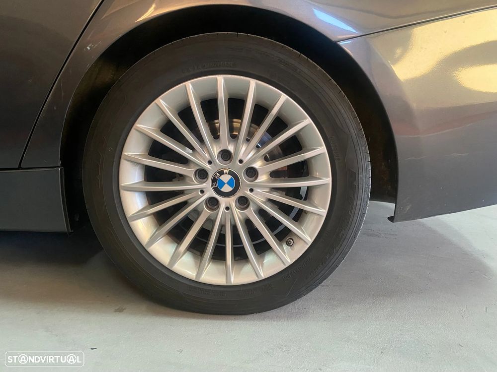 BMW 318 d Line Luxury - 23