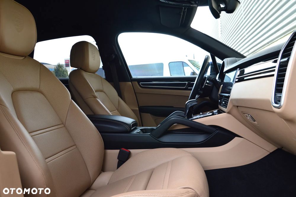 Porsche Cayenne E-Hybrid - 21