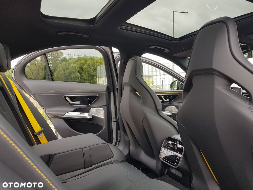 Mercedes-Benz Klasa E AMG 53 PHEV 4Matic+ 9G-Tronic TCT - 26