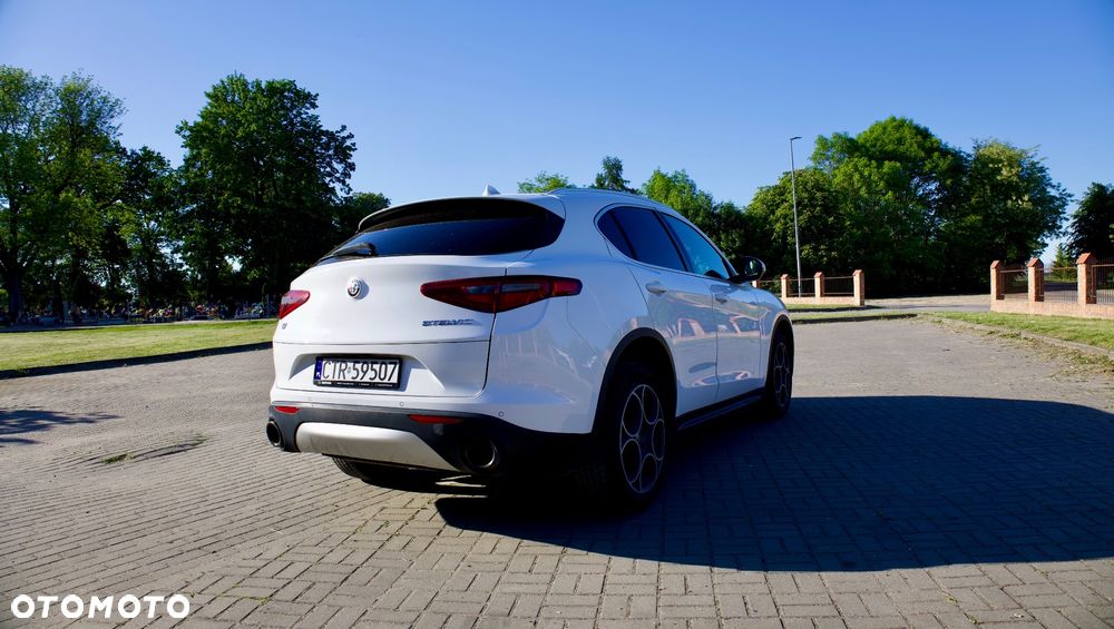 Alfa Romeo Stelvio 2.0 Turbo 16V AT8-Q4 Ti - 5