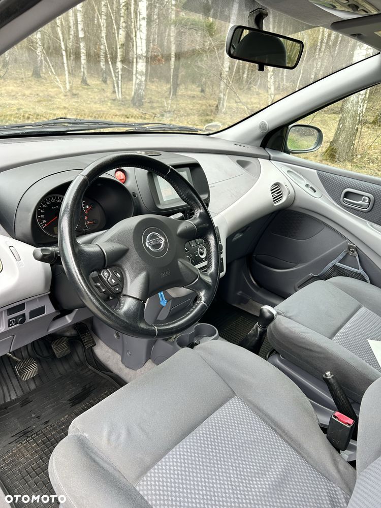 Nissan Almera Tino - 4