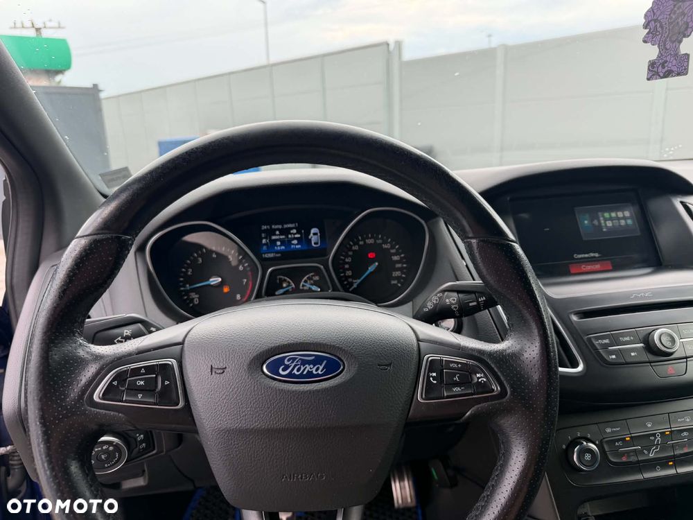 Ford Focus 1.5 EcoBoost ST-Line - 16