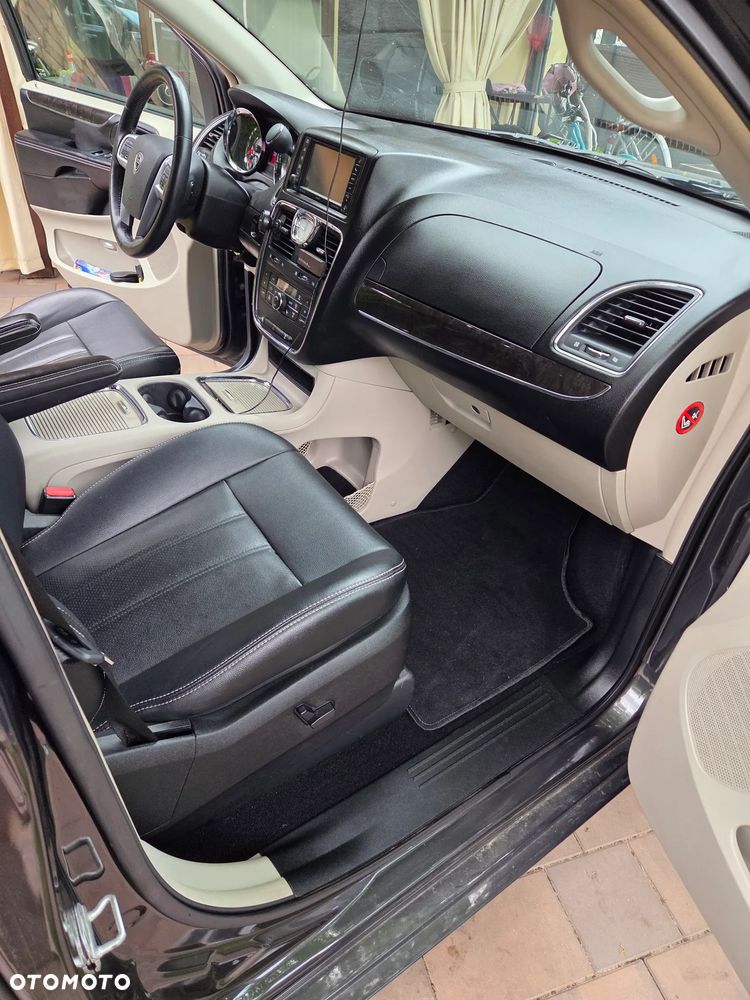 Lancia Voyager 3.6 Gold - 7