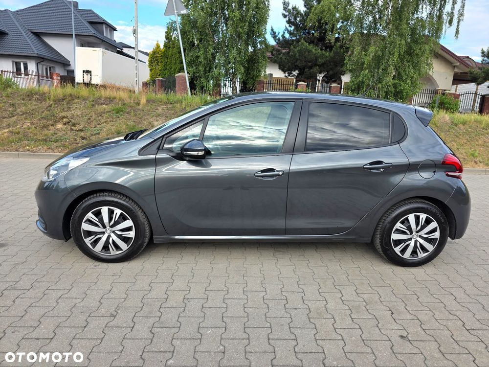 Peugeot 208 - 8