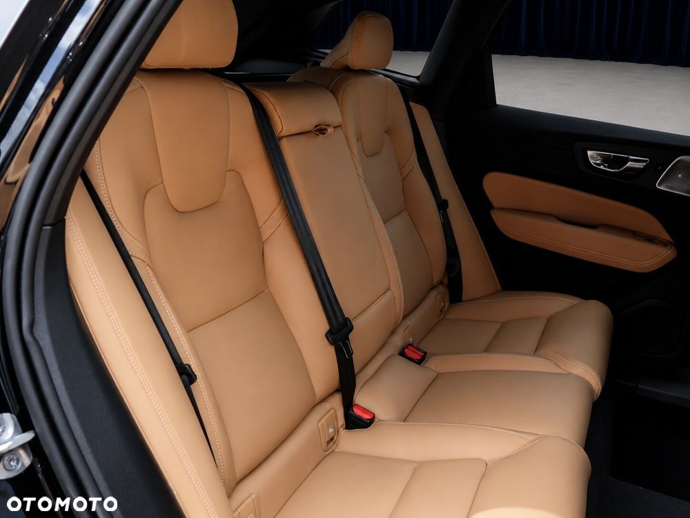 Volvo XC 60 B5 B AWD Ultra Dark - 5