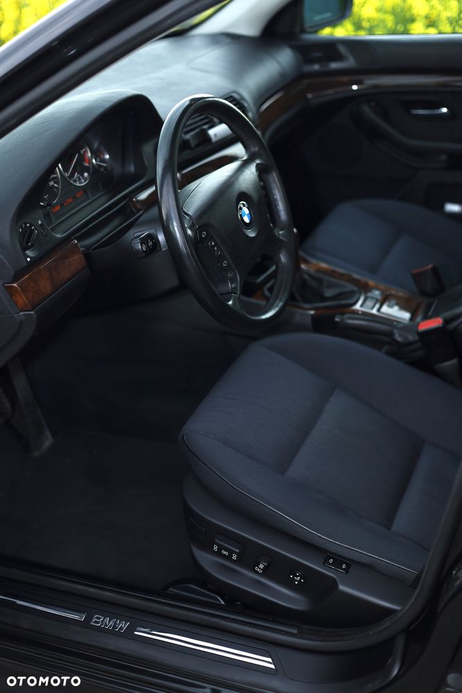 BMW Seria 5 520i - 11