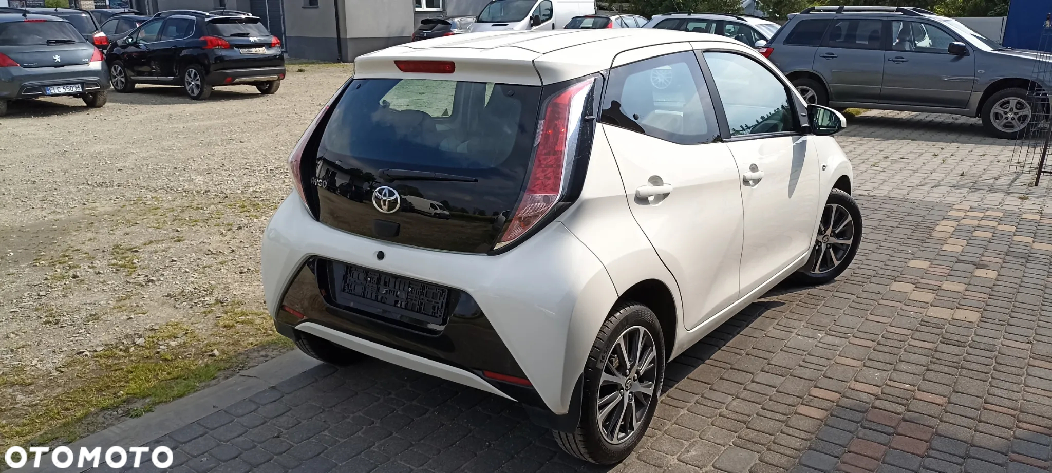 Toyota Aygo x-play touch - 14