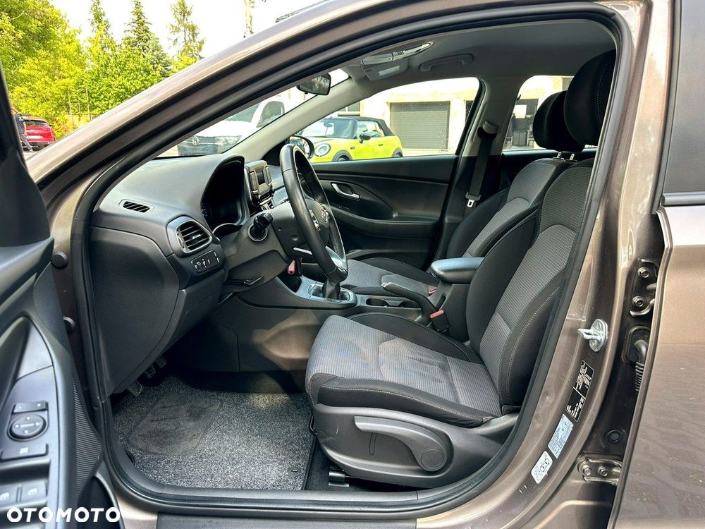 Hyundai i30 1.5 DPI Classic + - 13