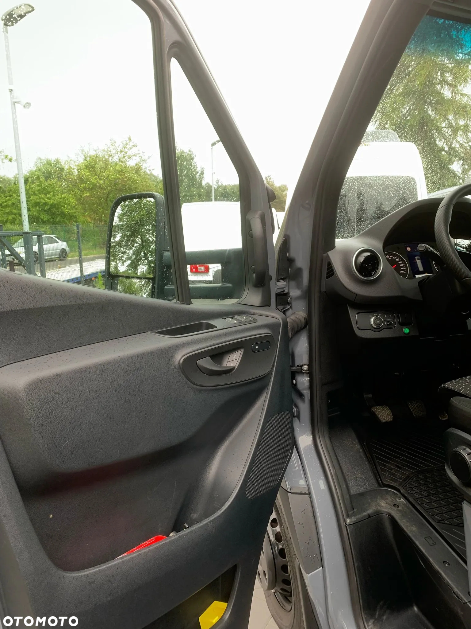 Mercedes-Benz Sprinter - 12