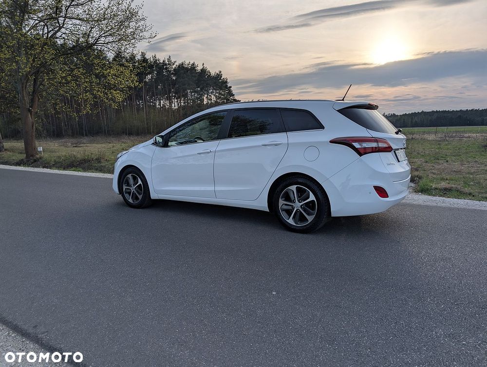 Hyundai i30 blue Kombi 1.4 YES Gold - 16