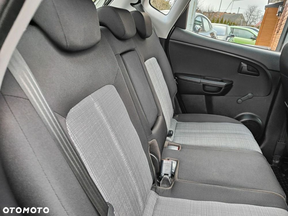 Kia Venga - 22