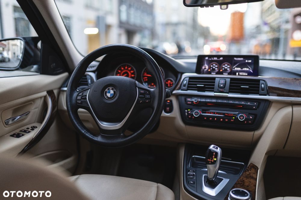 BMW Seria 3 335i xDrive - 8