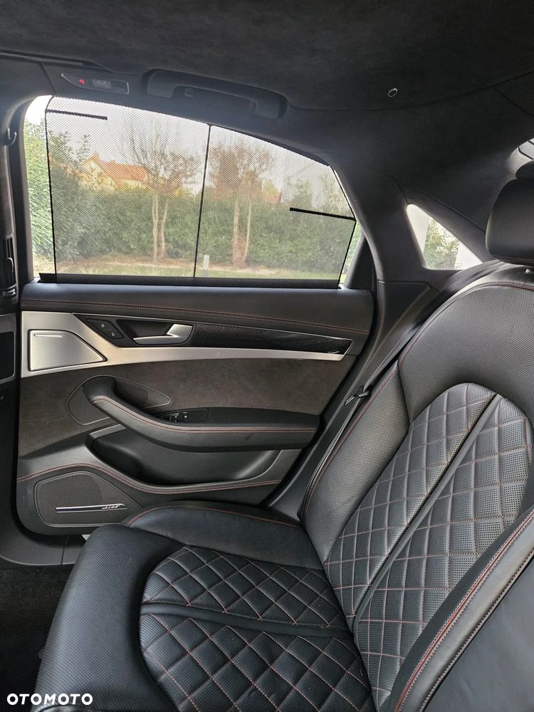 Audi S8 - 12