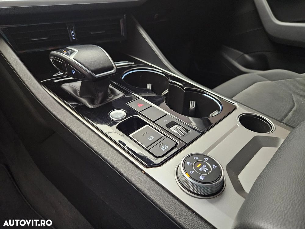 Volkswagen Touareg - 23