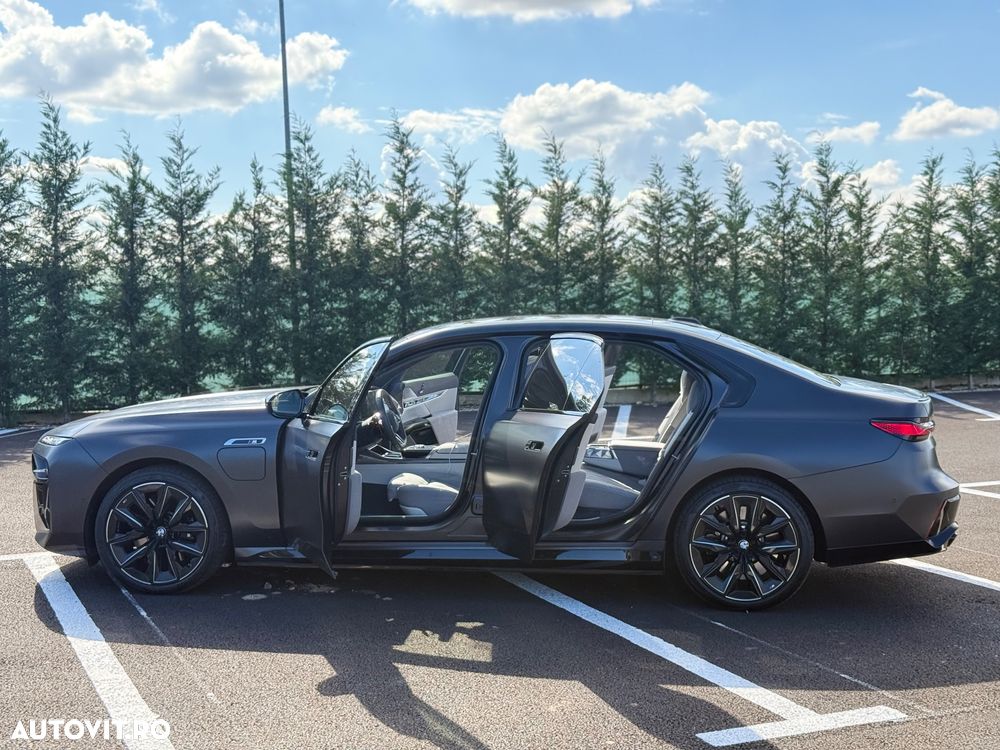 BMW M7 M760e xDrive - 13