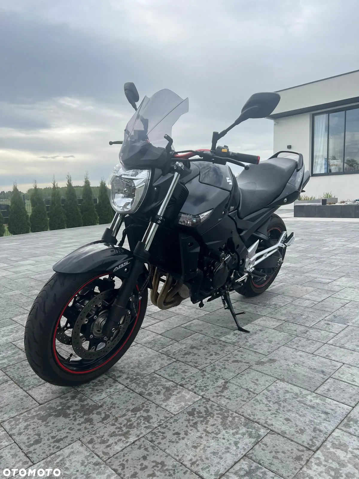 Suzuki GSR - 2