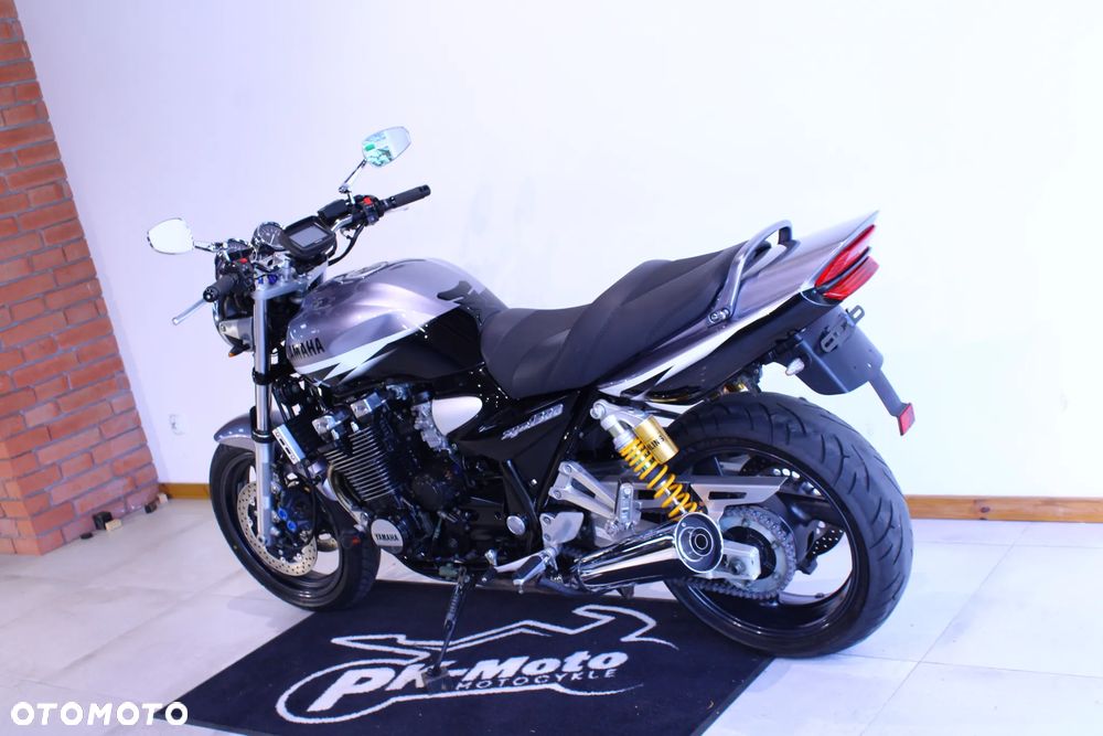 Yamaha XJR - 6