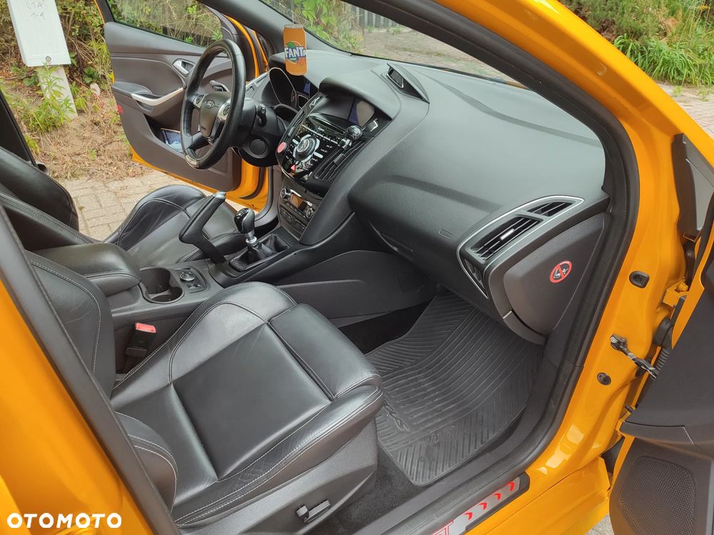 Ford Focus ST - 11