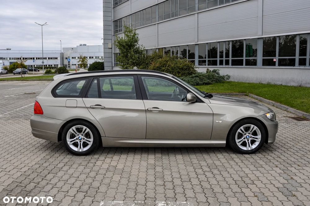 BMW Seria 3 320d DPF Efficient Dynamics Edition - 5
