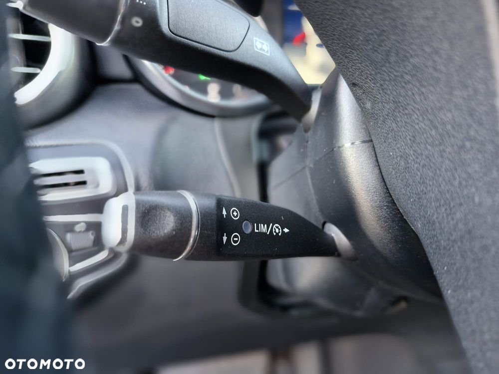 Mercedes-Benz GLC - 32