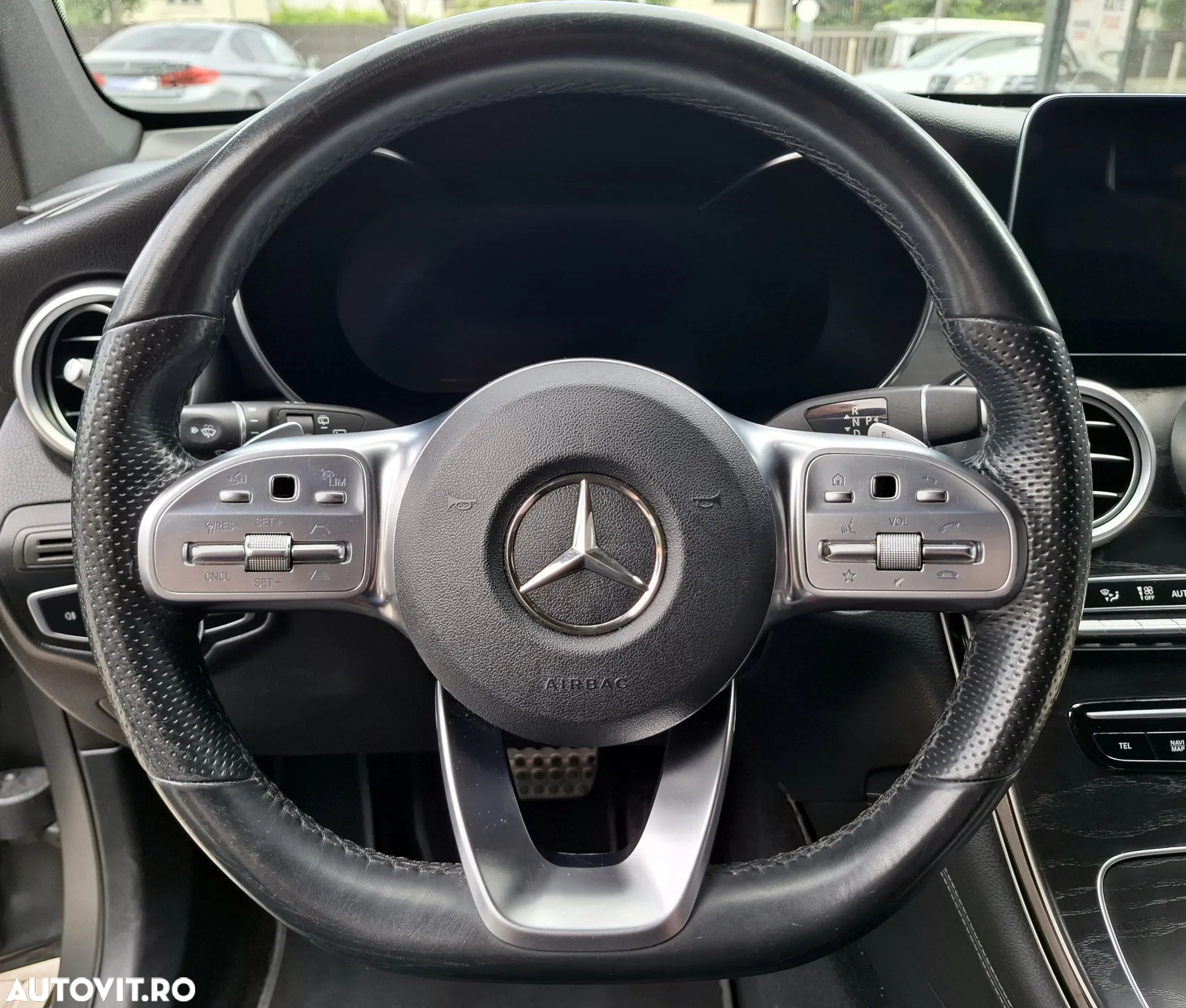 Mercedes-Benz GLC 200 4Matic 9G-TRONIC AMG Line - 9