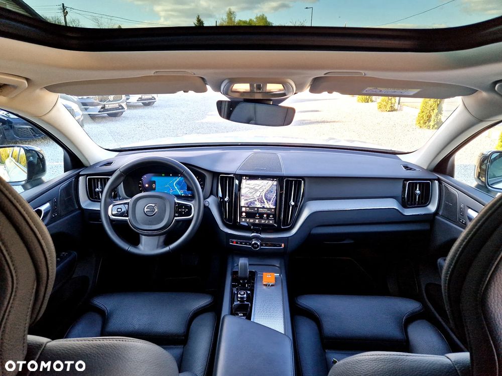 Volvo XC 60 B4 D Plus Dark - 27