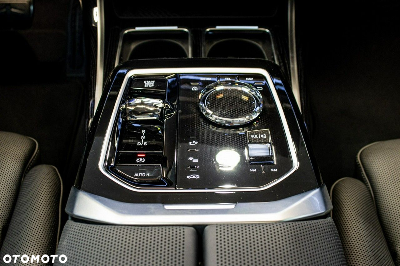 BMW Seria 7 - 18