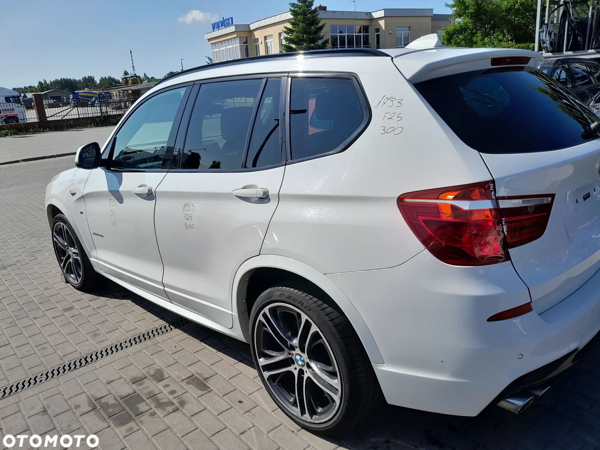 BMW X3 F25 NAKŁADKA LISTWA BŁOTNIK LEWY TYŁ M-PAKIET KOLOR: 300 - 1