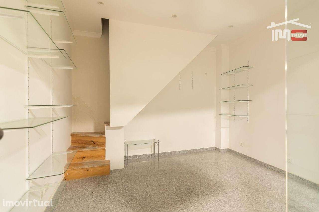 LOJA PARA COMÉRCIO NO FÁTIMA SHOPPING JUNTO AO SANTUÁRIO DE FÁTIMA - Grande imagem: 2/8