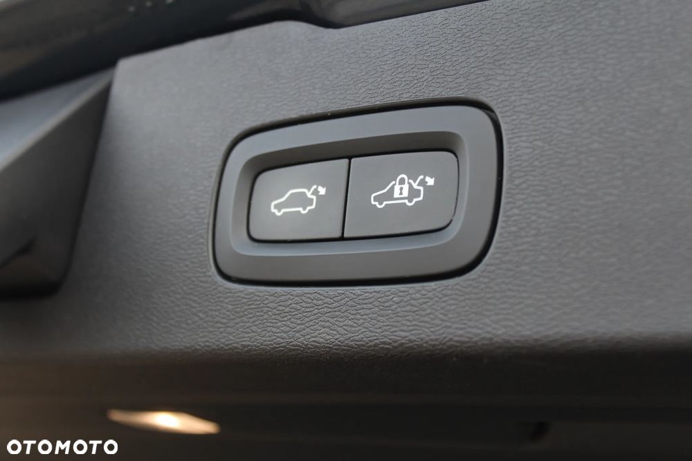 Volvo V60 Cross Country B4 D AWD Geartronic Pro - 23