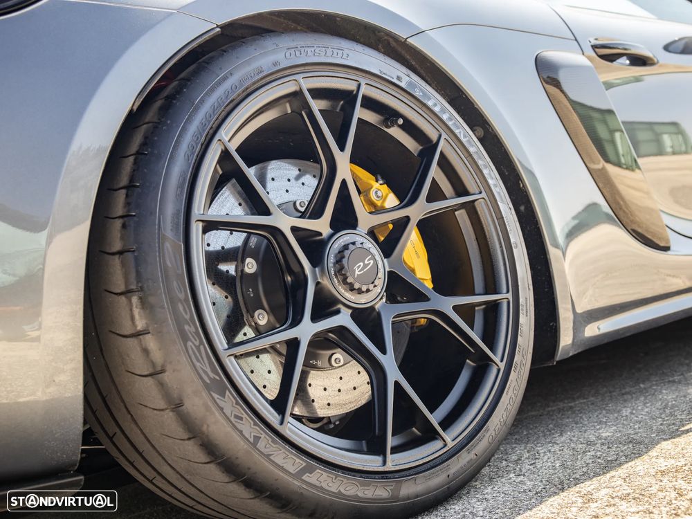 Porsche 718 Spyder - 39