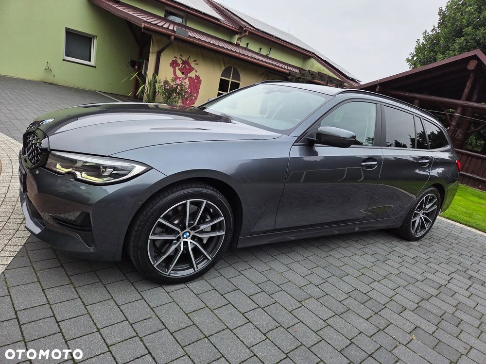 BMW Seria 3 330i Touring xDrive Sport Line - 3