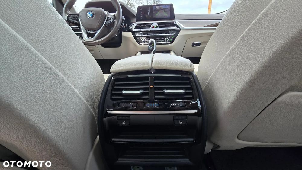BMW Seria 5 530i Luxury Line - 37