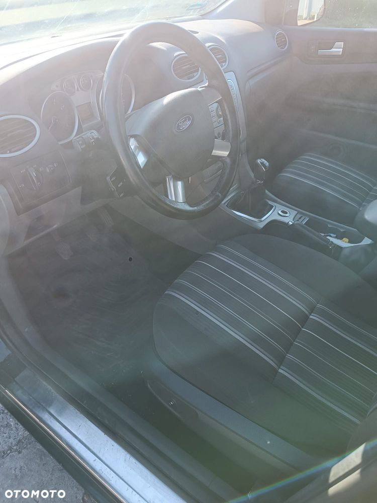 Ford Focus 1.6 Ambiente - 17