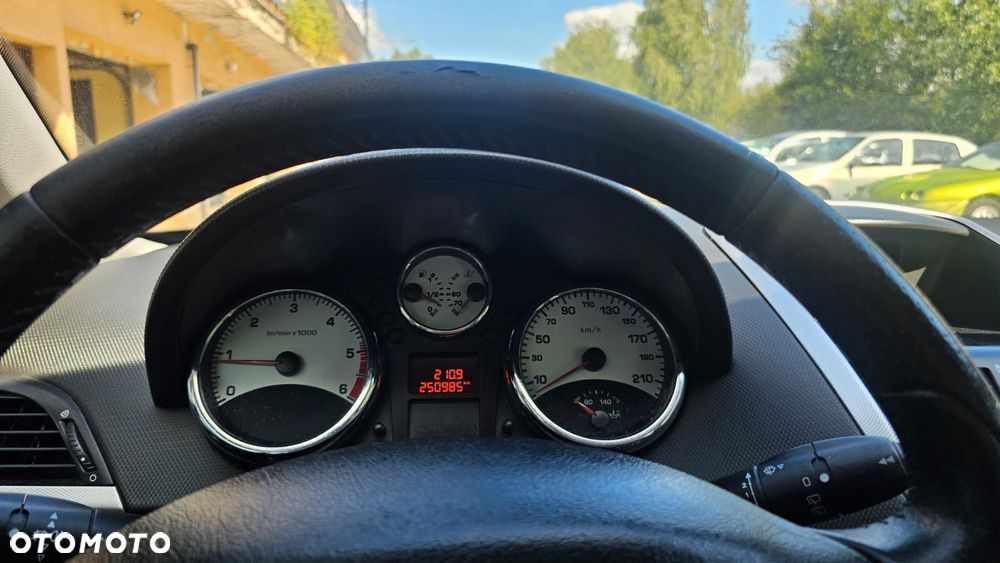 Peugeot 207 1.6 HDi 16V Sporty - 2