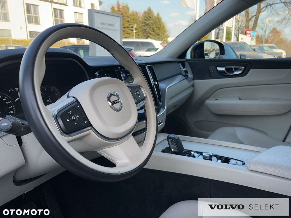 Volvo XC 60 B4 B Momentum - 10