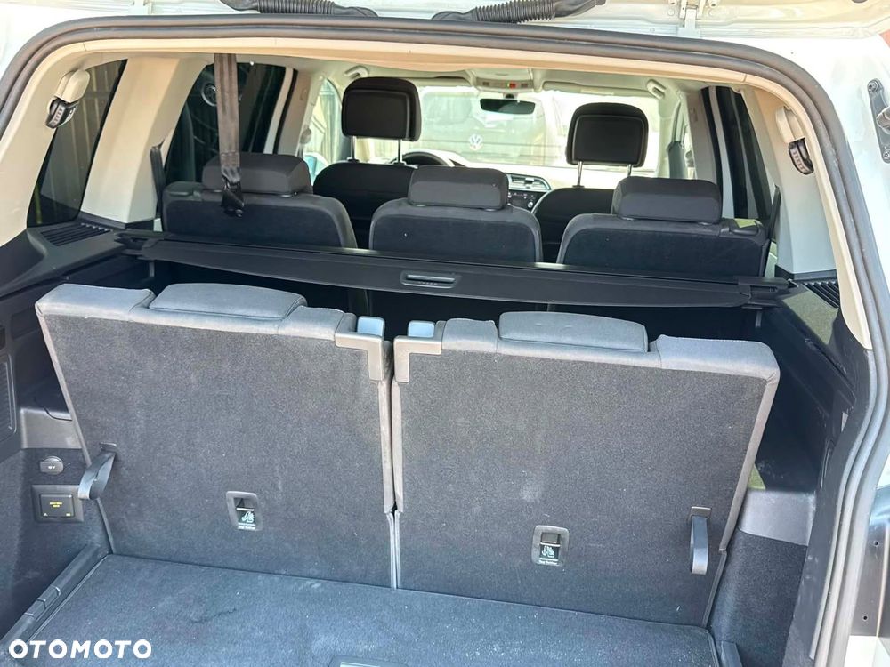Volkswagen Touran - 10