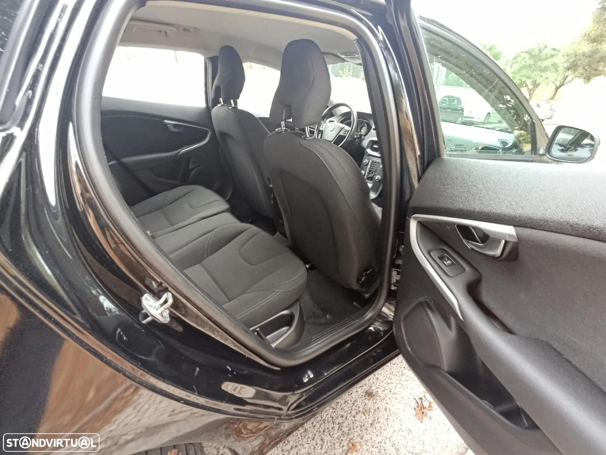 Volvo V40 2.0 D3 Momentum - 27