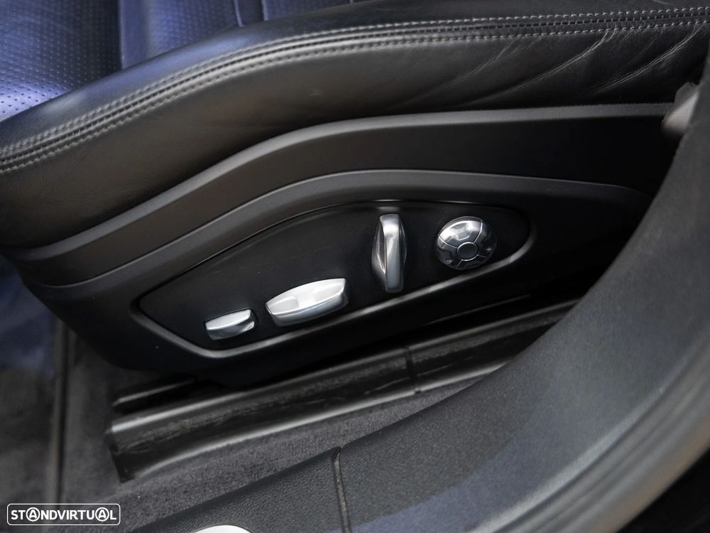 Porsche Panamera 4 E-Hybrid 10 Years Edition - 12