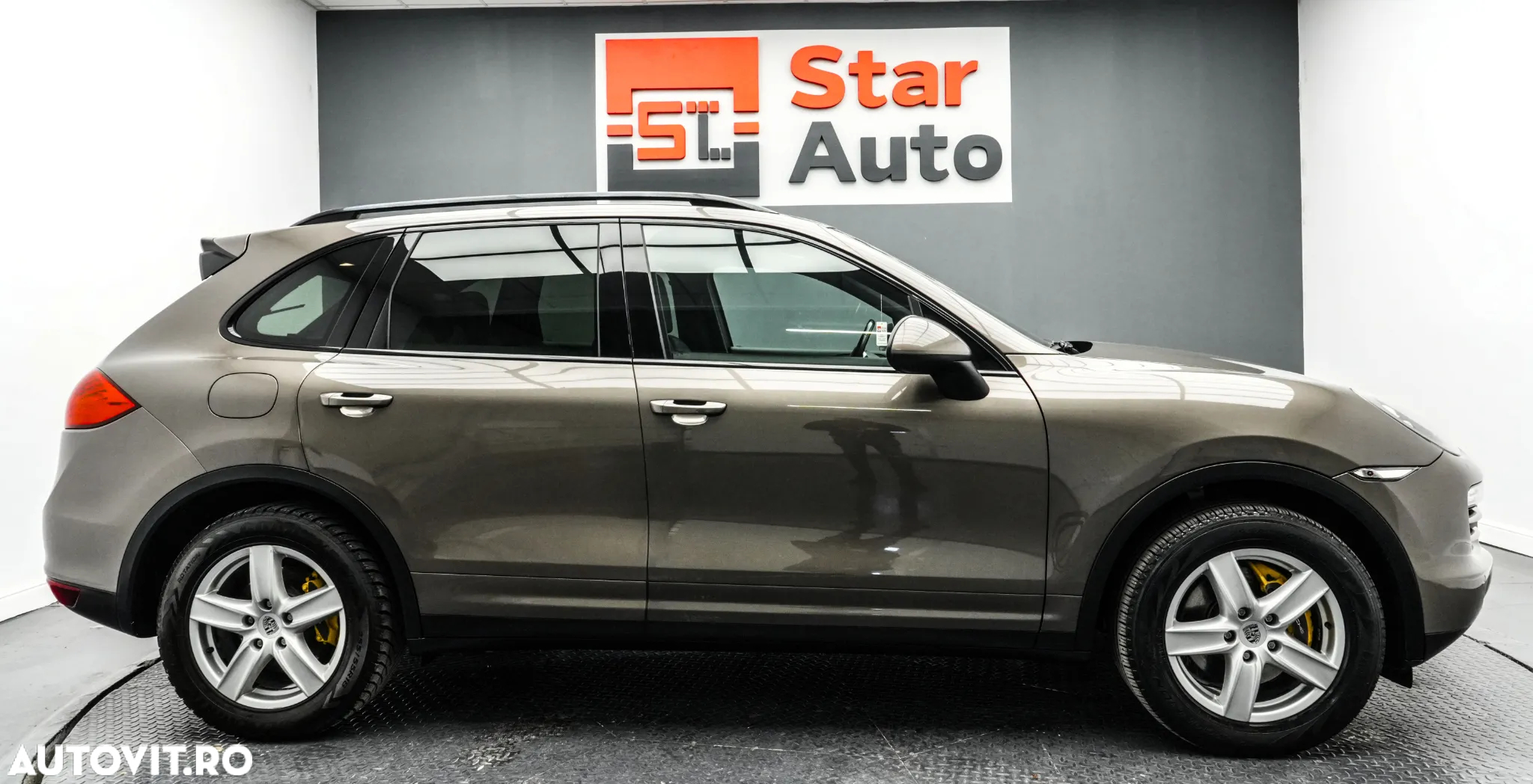 Porsche Cayenne 3.0 L V6 - 12