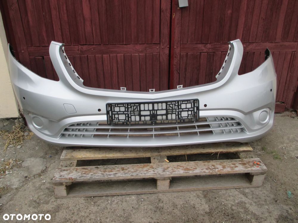 Drzwi przesuwne prawa strona. Drzwi pasażera.  Zderzak przód .Mercedes Vito 447 - 6