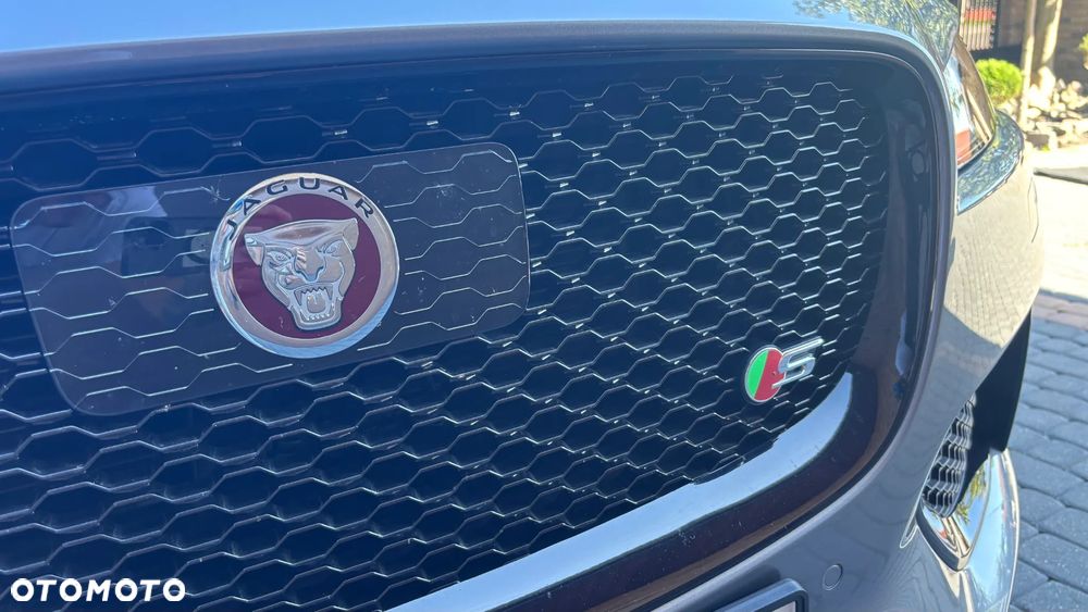 Jaguar F-Pace - 25