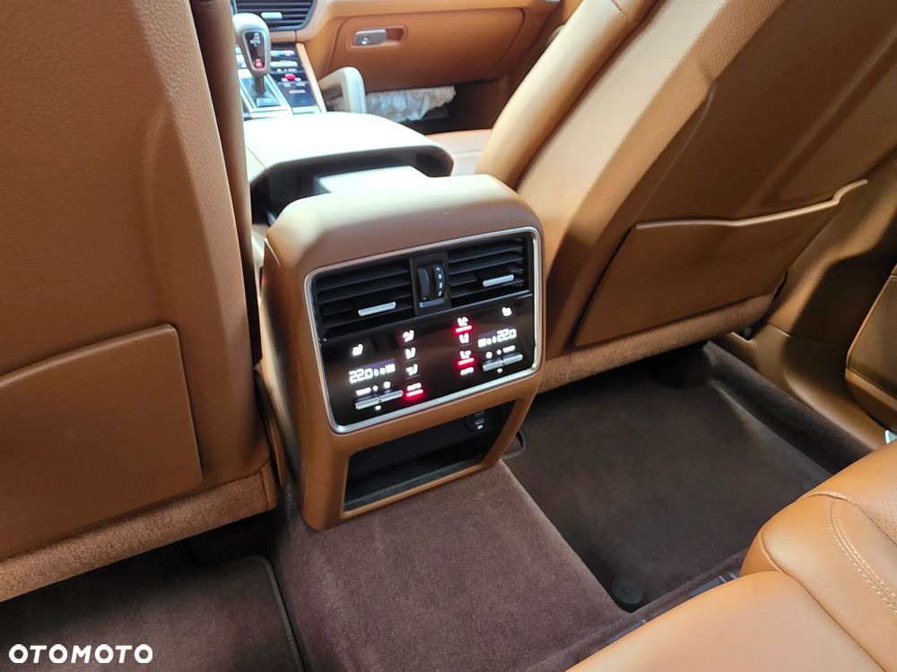 Porsche Cayenne E-Hybrid Platinum Edition - 18