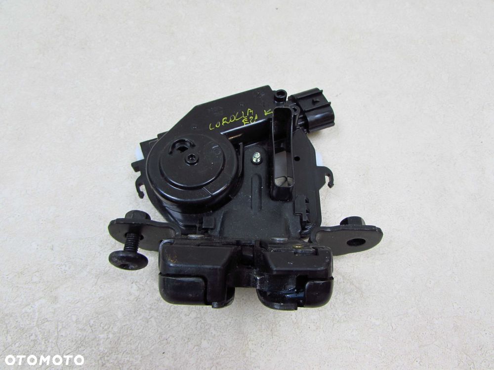 TOYOTA COROLLA E21 XII HB 19-23 ZAMEK KLAPY BAGAZNIKA TYL - 3