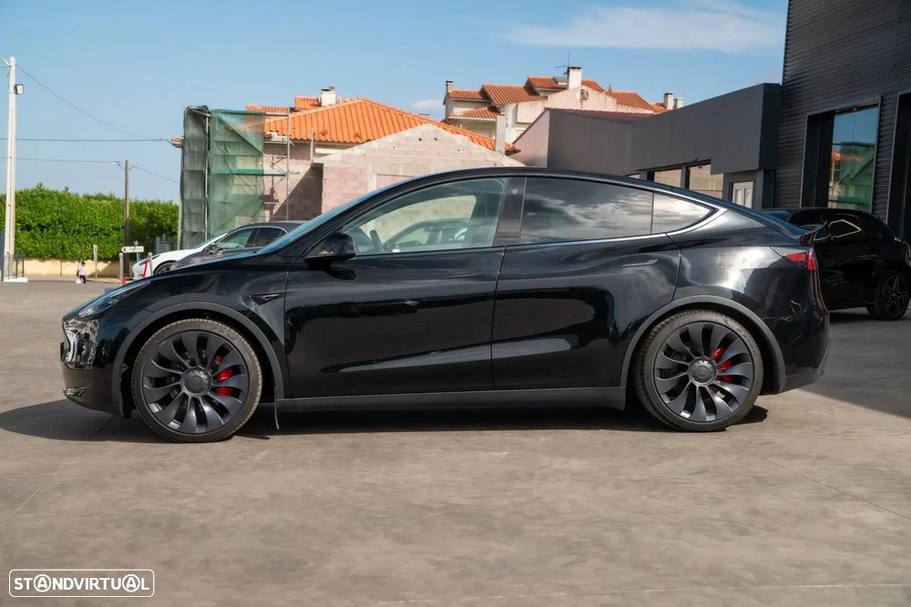 Tesla Model Y Performance Dual Motor AWD - 11